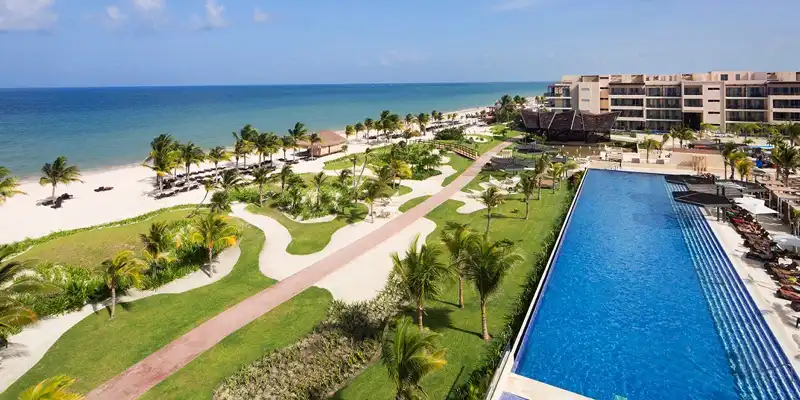 MEXICO-ROYALTON-RESORTS